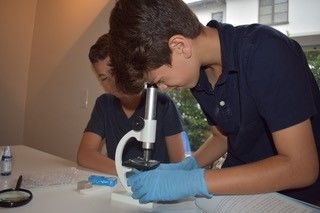 Two kids with microscope